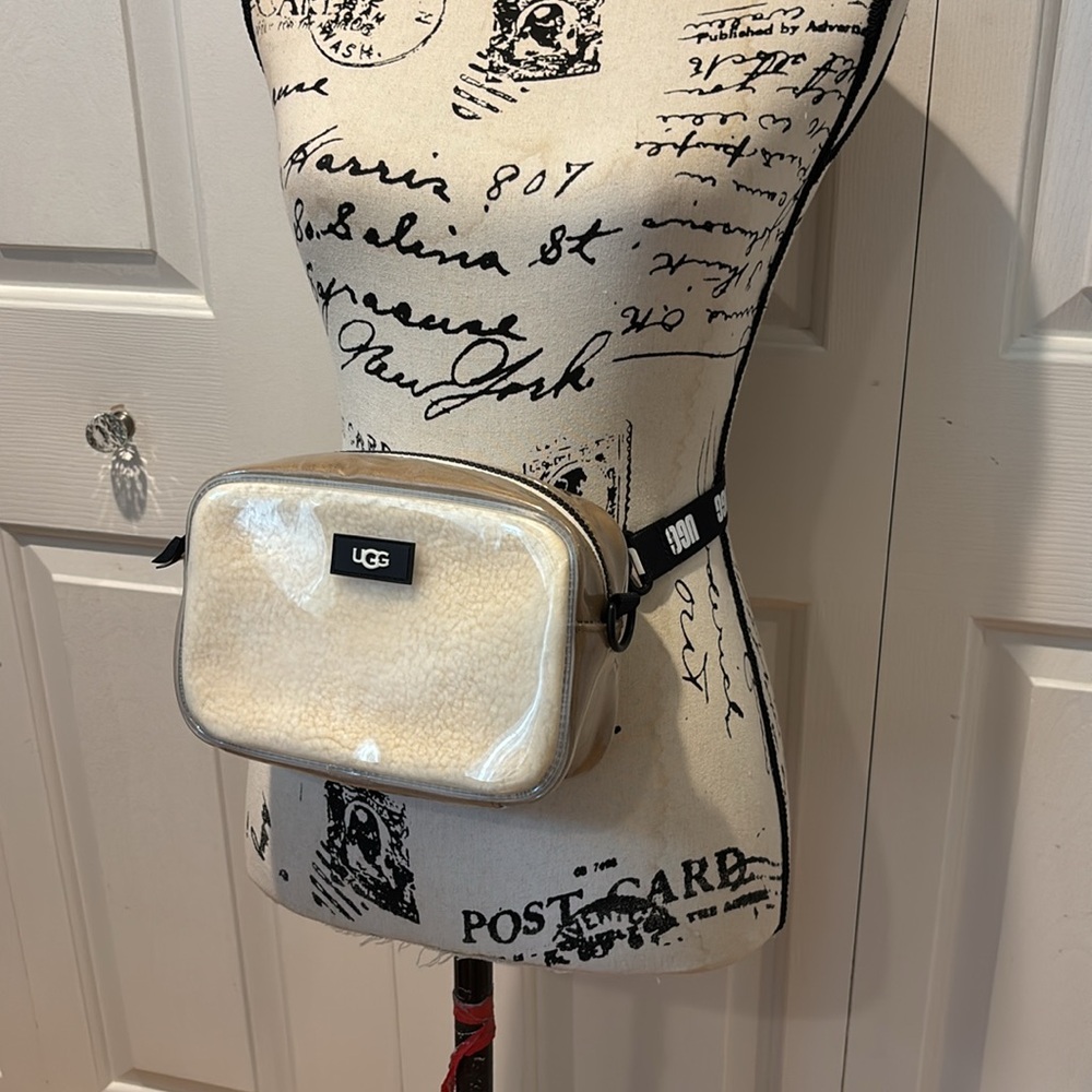UGG Janey II Clear Convertible Crossbody/Fanny Pack Bag - Picture 11 of 11